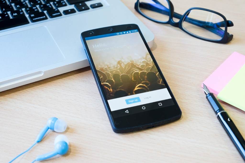Mobile-First Content Marketing Tips: 19 Strategies to Skyrocket Engagement